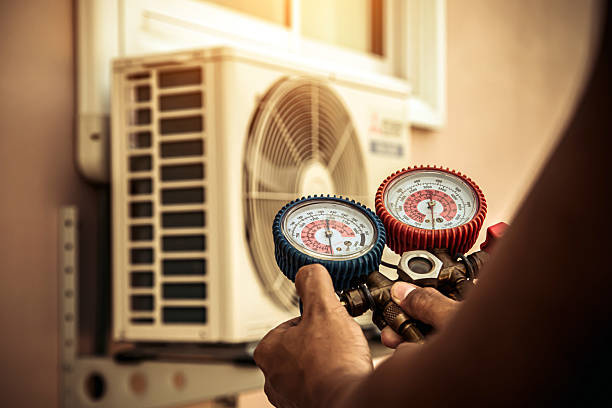 Professional Hvac technician working in Willowbrook, IL